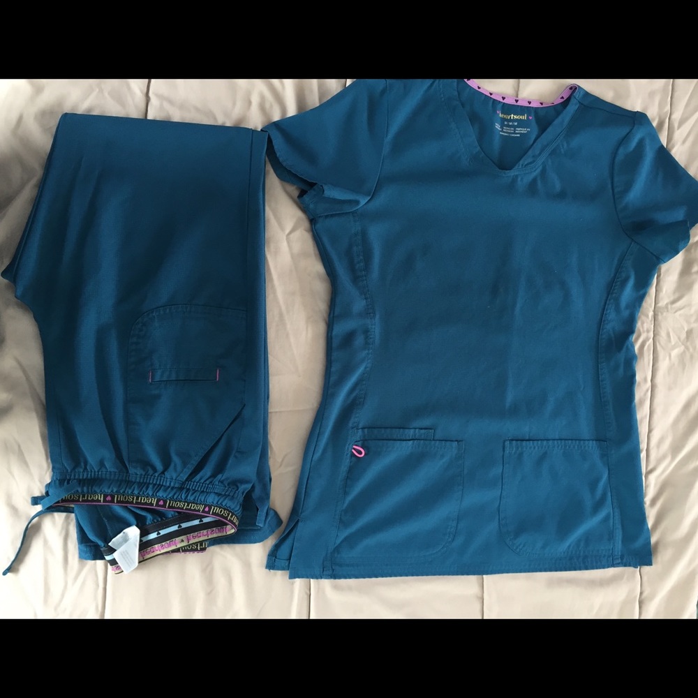 Scrub set